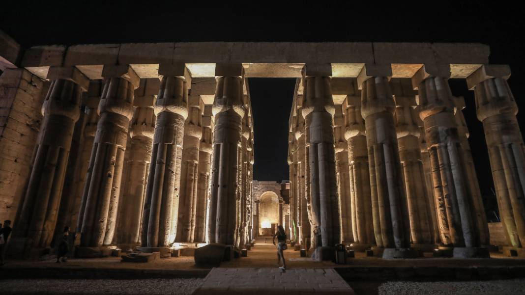 Mısır'ın en önemli simgelerinden Luksor Tapınağı'na ziyaretçi akını 1